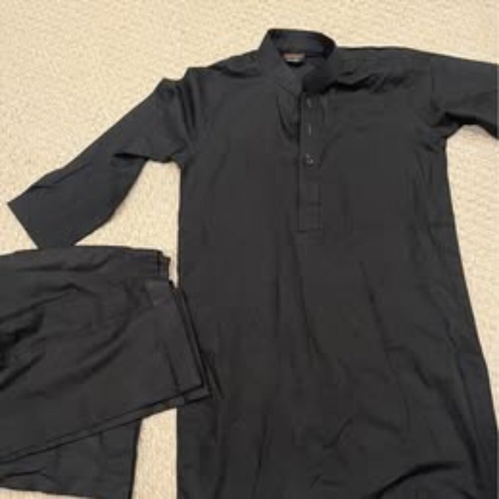 Gently used- Boys Black color Kurta, Kid outfit with shalwar for 5-6 years old